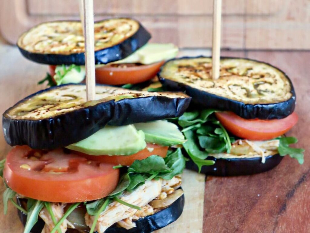 Aubergine sliders med pulled chicken