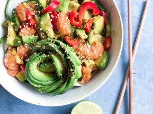 Hjemmelavet poke bowl med laks