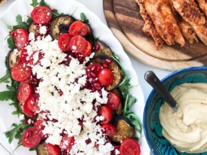 Sund salat med aubergine og tomat