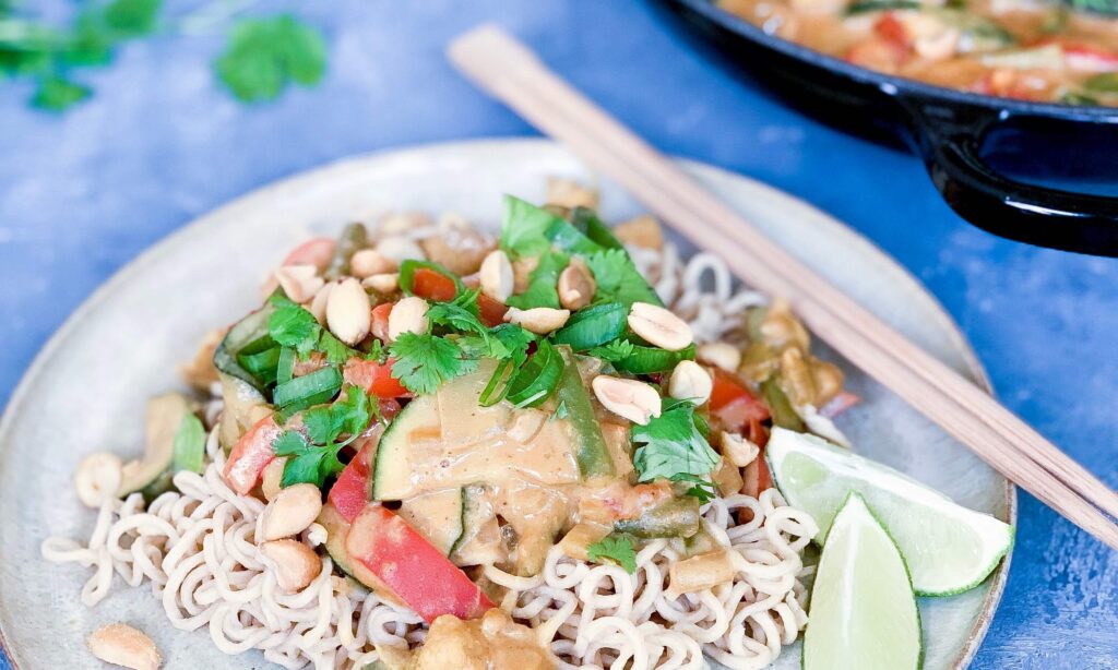 Kylling i cremet peanutsauce