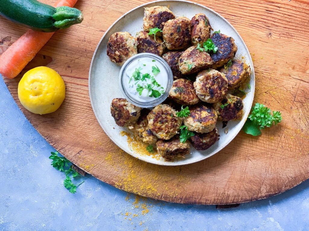 Kyllingefrikadeller med gulerod og squash