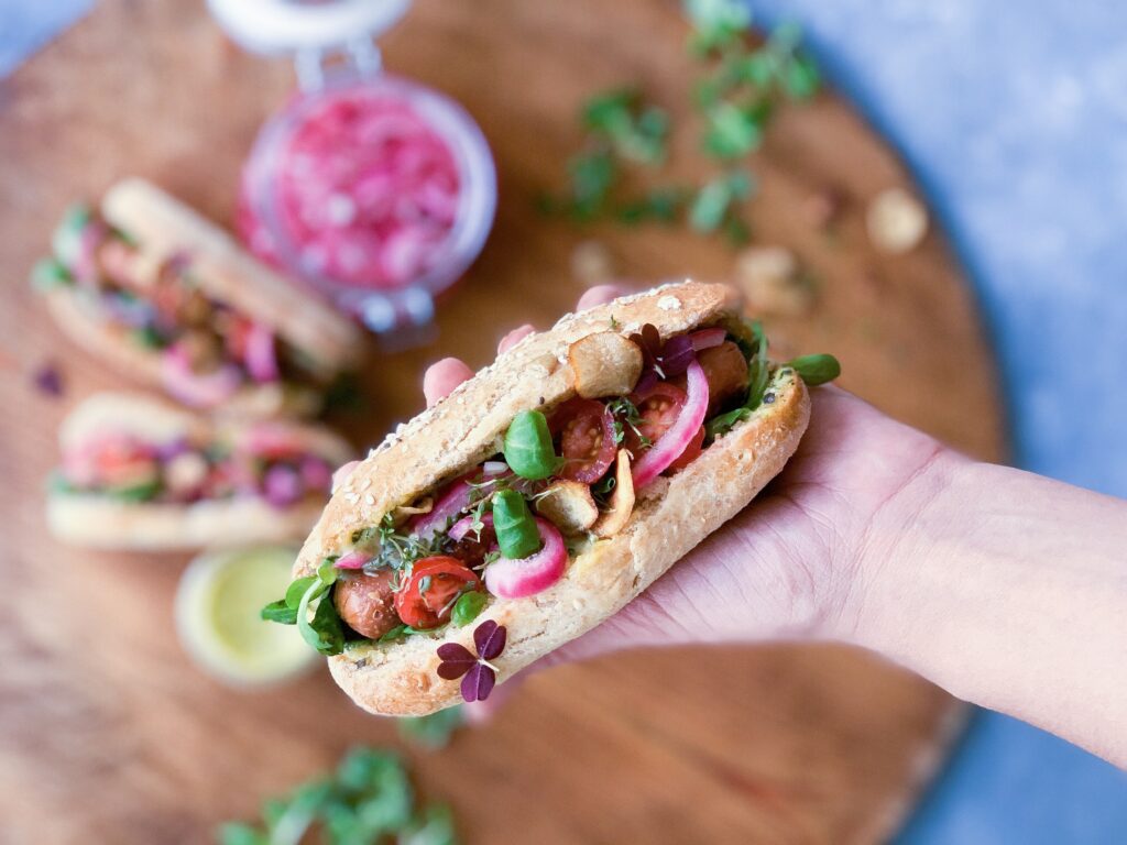 Veganske gourmet hotdogs med grønt